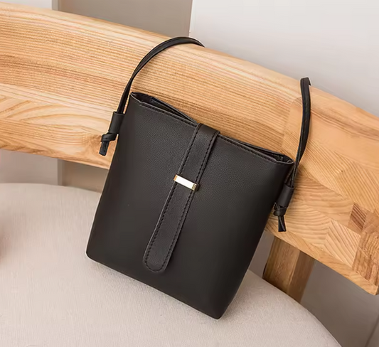 CROSS BODY BUCKET