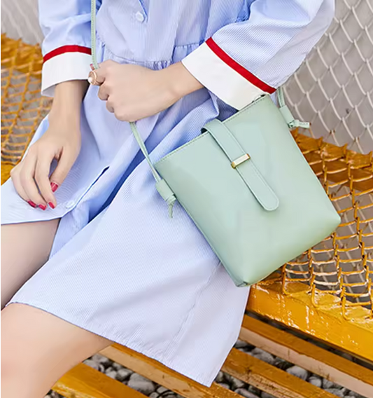CROSS BODY BUCKET